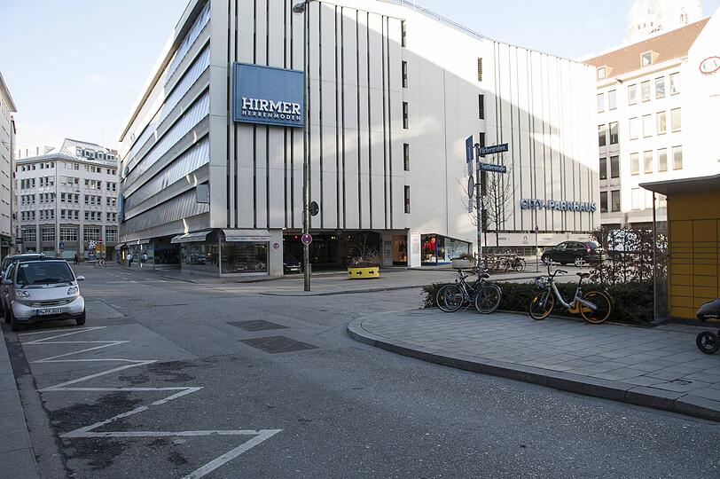Viel Grau, viel Beton, klotzige Architektur: Das City-Parkhaus am Färbergraben (auch „Hirmer-Parkhaus“ genannt) soll weg.