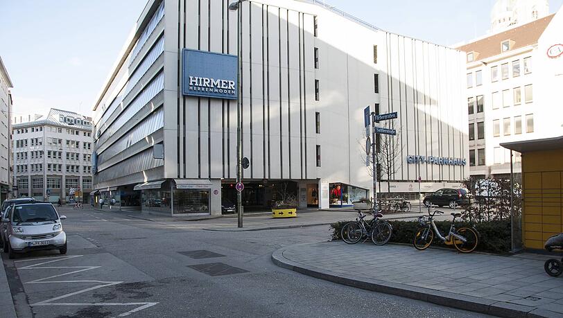 Viel Grau, viel Beton, klotzige Architektur: Das City-Parkhaus am Färbergraben (auch „Hirmer-Parkhaus“ genannt) soll weg. Viel Grau, viel Beton, klotzige Architektur: Das City-Parkhaus am Färbergraben (auch „Hirmer-Parkhaus“ genannt) soll weg.