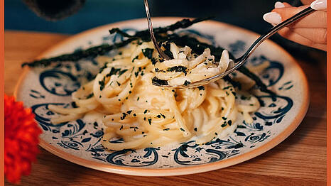 Pici mit Pecorino und Schwarzkohl gibt’s in der Rustikeria.