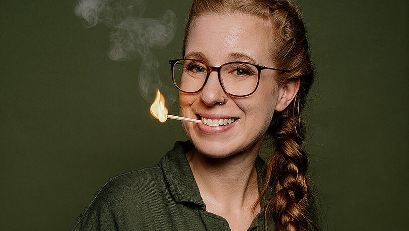 Die Herzen der Bayern hat sie l&auml;ngst erobert und ihre beiden ersten Erfolgsprogramme haben Sara Brandhuber nicht nur begeisterte Zuschauer, sondern auch den bayerischen Dialektpreis beschert.