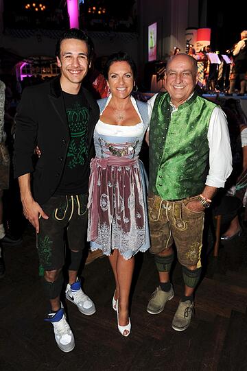 Marvin Herzsprung (l) mit Christine Neubauer und Axel Munz.