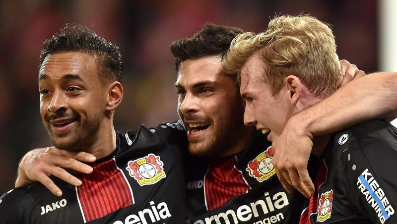 Leverkusens Karim Bellarabi (l-r), Kevin Volland und Julian Brandt jubeln nach dem Treffer zum 3:1 gegen Mainz durch Brandt. Leverkusens Karim Bellarabi (l-r), Kevin Volland und Julian Brandt jubeln nach dem Treffer zum 3:1 gegen Mainz durch Brandt.