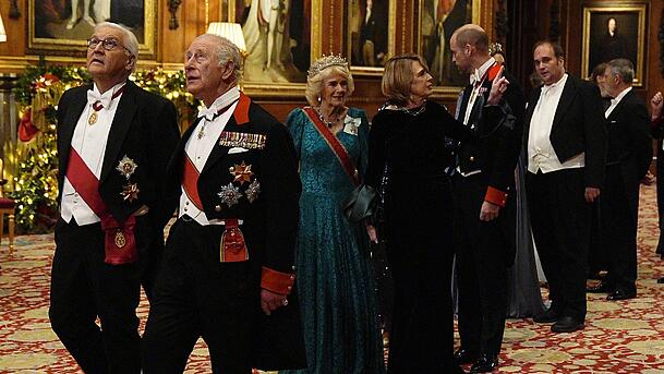 Einlauf der Royals mit ihren deutschen Gästen: Direkt hinter Prinz William steht Sebastian Roloff mit Prinzessin Kate.