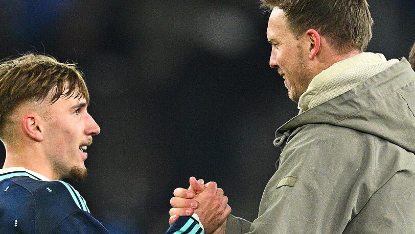 Er wird bei der WM dabei sein: Lennart Karl (l.) mit Bundestrainer Julian Nagelsmann. Er wird bei der WM dabei sein: Lennart Karl (l.) mit Bundestrainer Julian Nagelsmann.
