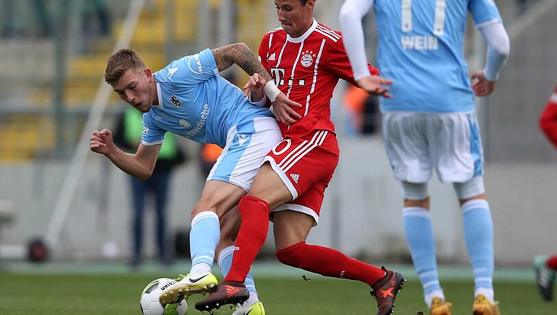 Hat sich anfangs einen Stammplatz erkämpft, im Spiel gegen die kleinen Bayern jedoch eine langwierige Verletzung zugezogen: Löwen-Mittelfeldspieler Nicolas Andermatt. Hat sich anfangs einen Stammplatz erkämpft, im Spiel gegen die kleinen Bayern jedoch eine langwierige Verletzung zugezogen: Löwen-Mittelfeldspieler Nicolas Andermatt.