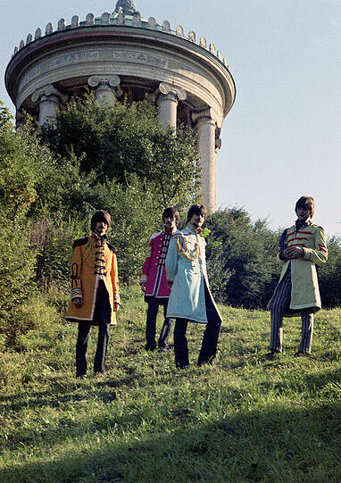 1967: Die Beatles vor dem Monopteros? Nicht ganz: &bdquo;The Sevens&ldquo; waren eine Beatles-Coverband aus der Schweiz.