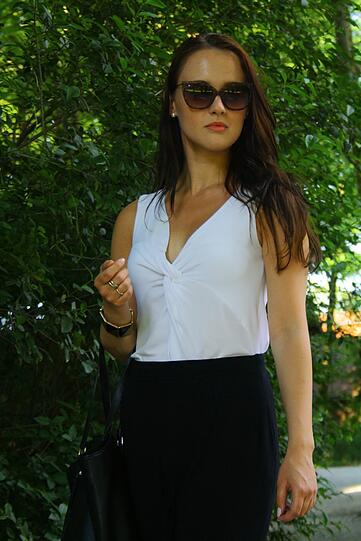 Ladylike: Katharina-Anna. So unnahbar, wie sie auf diesem Foto wirkt, ist sie übrigens überhaupt nicht, sondern sehr freundlich und locker.
