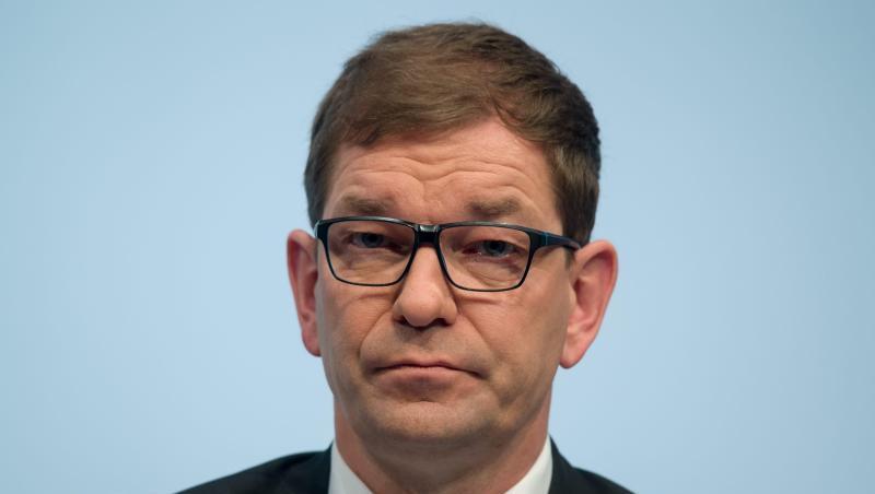 Markus Duesmann sitzt vor blauem Hintergrund. Foto: Peter Kneffel/dpa/Archivbild Markus Duesmann sitzt vor blauem Hintergrund. Foto: Peter Kneffel/dpa/Archivbild
