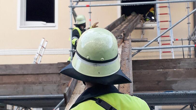 Verletzt wurde bei dem Einsatz niemand, zur genauen Ursache ermittelt die Polizei.