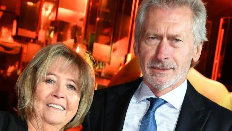 Paul Breitner und seine Frau Hildegard Breitner kommen zu einer Preisverleihung. Foto: Jens Kalaene/dpa/Archivbild Paul Breitner und seine Frau Hildegard Breitner kommen zu einer Preisverleihung. Foto: Jens Kalaene/dpa/Archivbild
