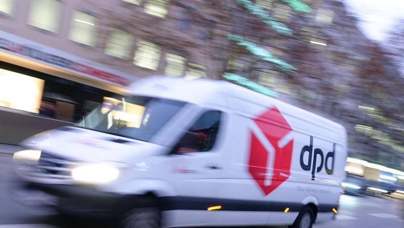 Ein Lieferwagen des Paketdienstes "dpd" fährt eine Straße entlang. Foto: Katharina Redanz/dpa/Symbolbild Ein Lieferwagen des Paketdienstes "dpd" fährt eine Straße entlang. Foto: Katharina Redanz/dpa/Symbolbild