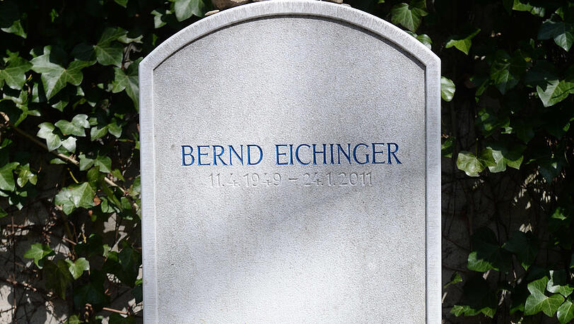 Schlicht: Das Grab von Bernd Eichinger. Schlicht: Das Grab von Bernd Eichinger.