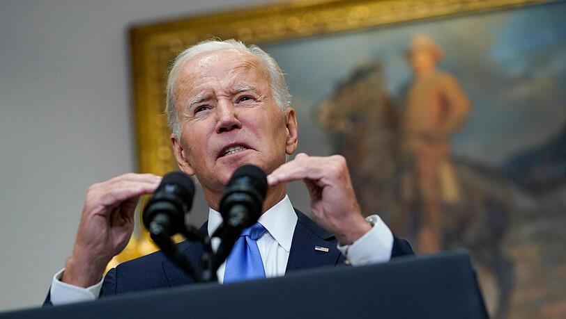 US-Präsident Joe Biden spricht im Roosevelt Room des Weißen Hauses.