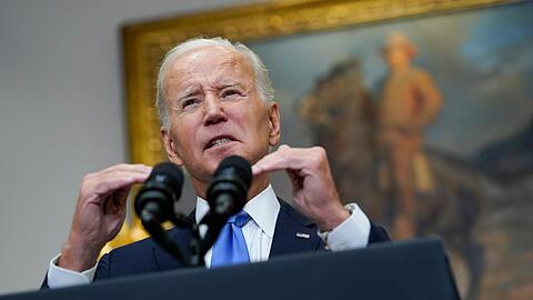US-Präsident Joe Biden spricht im Roosevelt Room des Weißen Hauses.