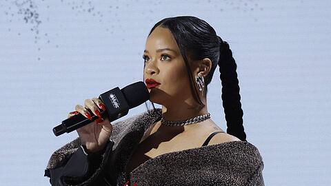 Rihanna während der Pressekonferenz zur Super-Bowl-Halbzeitshow.