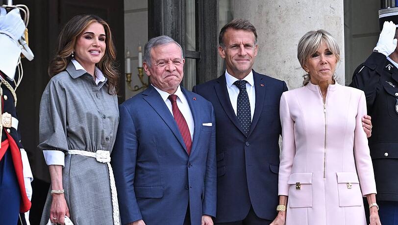 Königin Rania und König Abdullah II. von Jordanien (l.) an der Seite von Emmanuel und Brigitte Macron. Königin Rania und König Abdullah II. von Jordanien (l.) an der Seite von Emmanuel und Brigitte Macron.