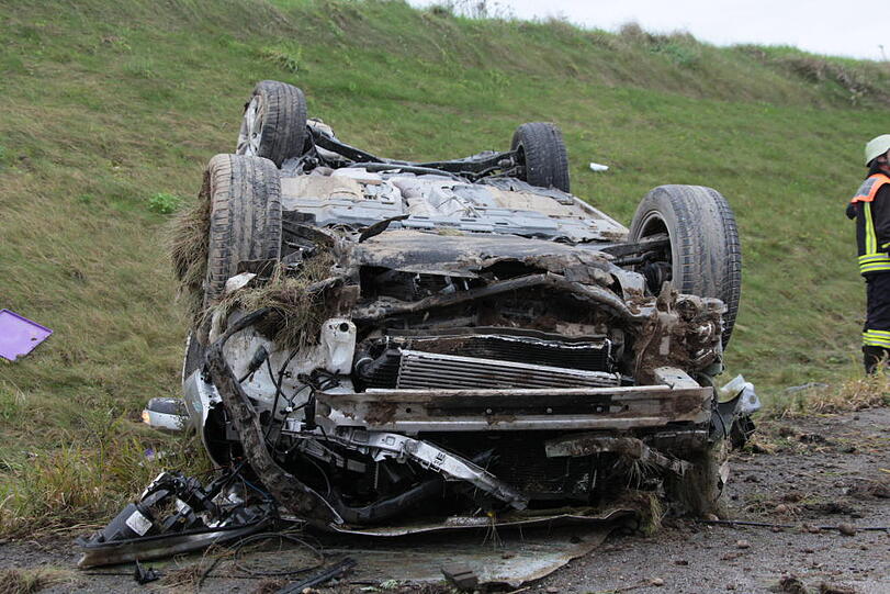 Bei einem Unfall auf der A94 wurden vier Personen verletzt.