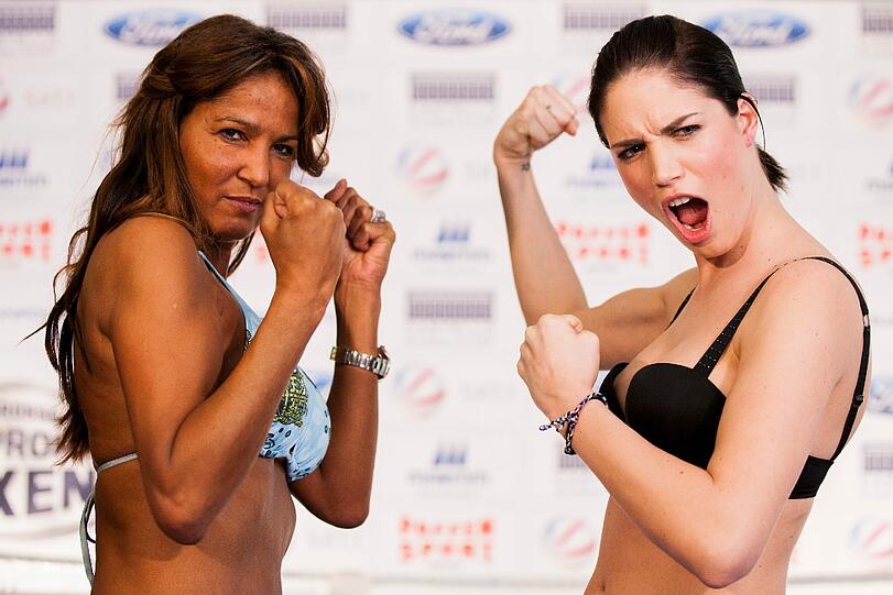 Kampf der Generationen: DJane und Moderatorin Nadja Abd El Farrag (48) hat nicht vor, im Kampf mit Tessa Bergmeier (23) alt auszusehen, auch wenn sich das Model betont selbstsicher gibt: "Pass gut auf, sonst geht die Zahnbürste ins Leere!"