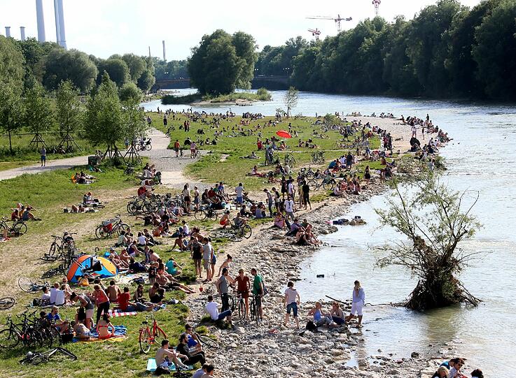 Grillen und chillen: Die schönsten Isar-Bilder von der Hitze am Wochenende