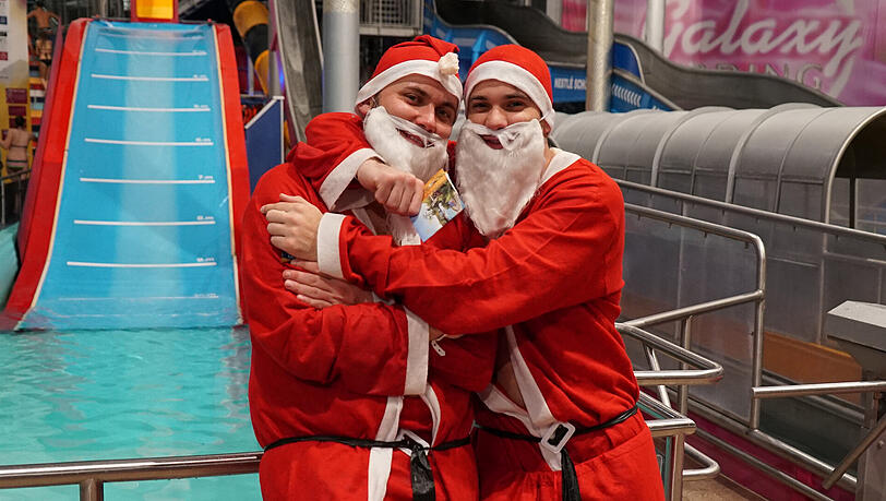 Wer am 06. Dezember vergeblich nach einem Nikolaus für die Kinder sucht, der wird in der Therme Erding fündig. Das Galaxy Erding wagt sich auch 2019 wieder an den Rekordversuch im Nikolausrutschen. Wer am 06. Dezember vergeblich nach einem Nikolaus für die Kinder sucht, der wird in der Therme Erding fündig. Das Galaxy Erding wagt sich auch 2019 wieder an den Rekordversuch im Nikolausrutschen.
