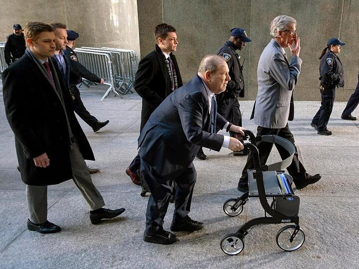 Harvey Weinstein trifft vor dem Gericht in Manhattan ein.
