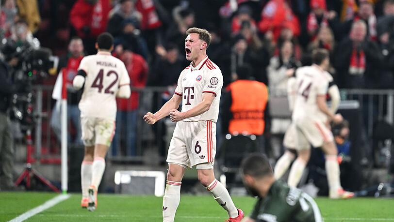Der Moment der Befreiung und Erlösung: Joshua Kimmich (M) beim Jubel nach dem ganz späten Ausgleichstor des FC Bayern. Der Moment der Befreiung und Erlösung: Joshua Kimmich (M) beim Jubel nach dem ganz späten Ausgleichstor des FC Bayern.