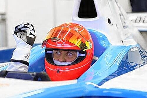 Wieder im Cockpit: Michael Schumacher bei seinen ersten Testfahrten.