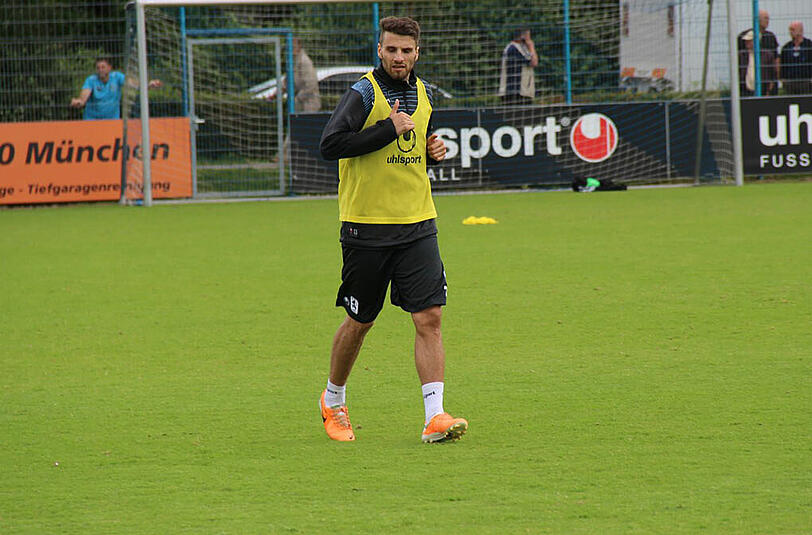 Valdet Rama ist seit Freitag ein Löwe. Die Bilder von seinem ersten Training bei TSV 1860 München.