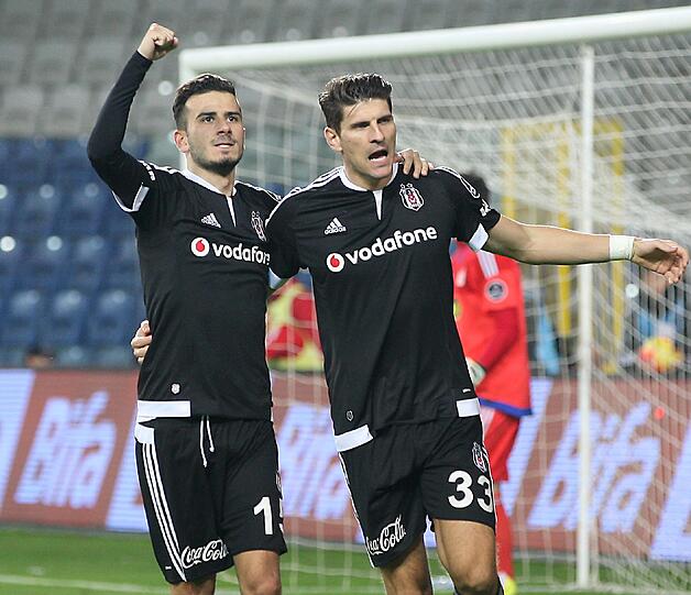 Sein elftes Saisontor war ein ganz wichtiges: Besiktas-Stürmer Mario Gomez (rechts).