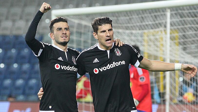 Sein elftes Saisontor war ein ganz wichtiges: Besiktas-Stürmer Mario Gomez (rechts). Sein elftes Saisontor war ein ganz wichtiges: Besiktas-Stürmer Mario Gomez (rechts).
