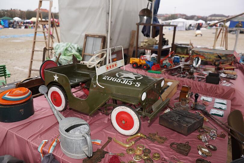 Flohmarkt auf der Theresienwiese: Die Bilder vom Riesenflohmarkt! - Ludwigsvorstadt - Abendzeitung München