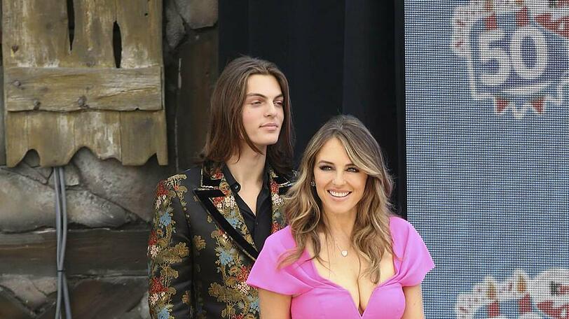 Damian Hurley mit seiner berühmten Mutter Elizabeth.