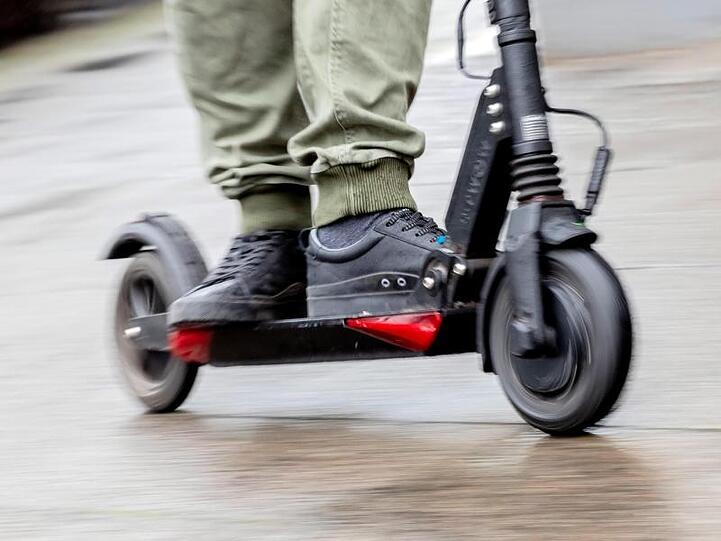 Im Rheinland hat ein Mann rund sieben Kilometer auf der A46 zurückgelegt. Symbolbild: Christoph Soeder