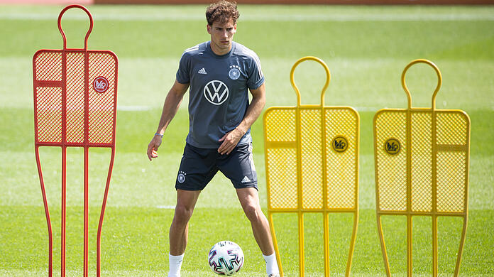 Leon Goretzka konnte am Donnerstag nur individuell trainieren. (Symbolbild)