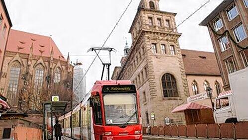 Fährt die Straßenbahn bald mitten durch die Stadt? Noch wird darüber heftig gestritten. Fährt die Straßenbahn bald mitten durch die Stadt? Noch wird darüber heftig gestritten.