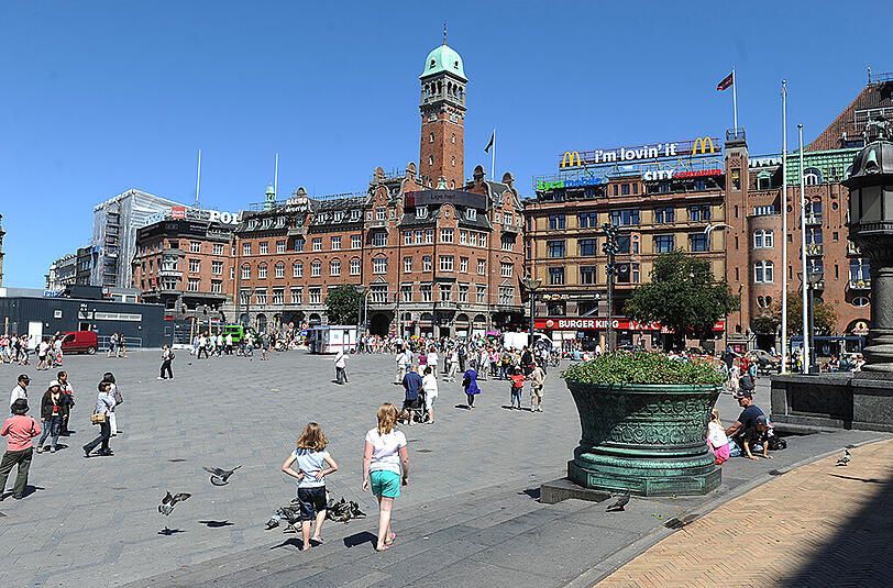 Platz eins: Dänemark. Der Rathausplatz ist der wohl belebteste und wichtigste Verkehrsknotenpunkt der Hauptstadt Kopenhagen.