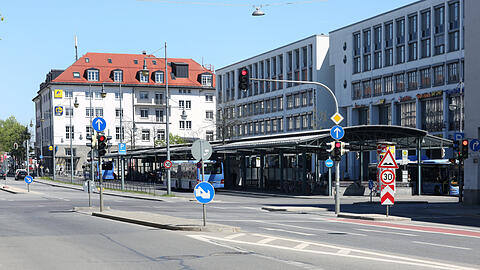 Nahe der Bushaltestelle am Orleansplatz kam es zu dem Streit. (Archivbild)
