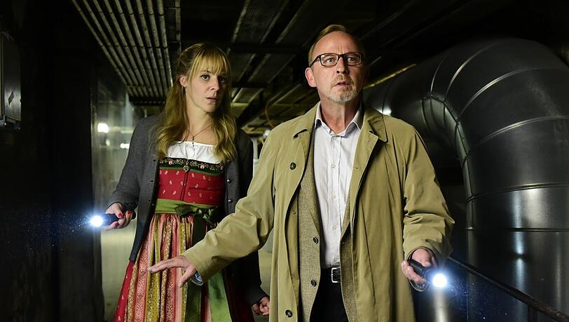 "München Mord: Die ganze Stadt ein Depp": Angelika Flierl (Bernadette Heerwagen) und Ludwig Schaller (Alexander Held) und im Keller der Musikhochschule. "München Mord: Die ganze Stadt ein Depp": Angelika Flierl (Bernadette Heerwagen) und Ludwig Schaller (Alexander Held) und im Keller der Musikhochschule.