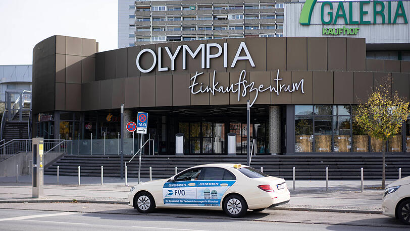 Blick auf den Eingang zum Olympia-Einkaufszentrum in München-Moosach. (Archivbild)