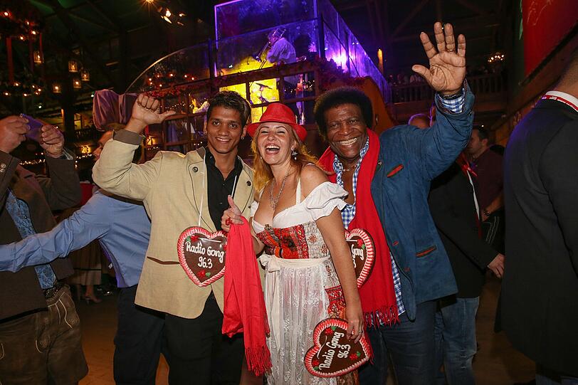 Roberto Blanco mit Ehefrau Luzandra Straßburg und ihrem Halbbruder Denis Veitia Gonzales.