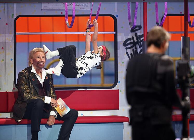 Kinderwette: Gottschalk schaut dem aufgeweckten Emil (8) zu.