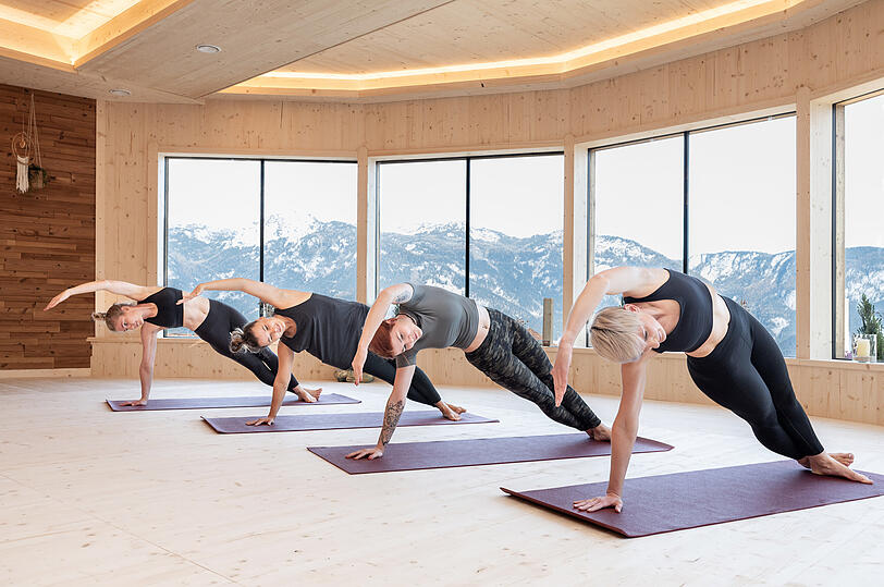 Ein besonderes architektonisches Highlight ist das 300 Quadratmeter große Yogahaus mit Panoramablick und bietet eine einzigartige Atmosphäre für vielseitige Yoga- und Meditationseinheiten. Ein besonderes architektonisches Highlight ist das 300 Quadratmeter große Yogahaus mit Panoramablick und bietet eine einzigartige Atmosphäre für vielseitige Yoga- und Meditationseinheiten.