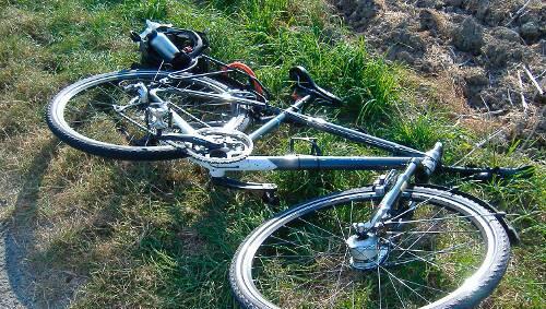 Weil die Radlerin mit ihrer Hose in die Kette geriet, verlor sie die Kontrolle über ihr Rad (Symbolbild). Weil die Radlerin mit ihrer Hose in die Kette geriet, verlor sie die Kontrolle über ihr Rad (Symbolbild).