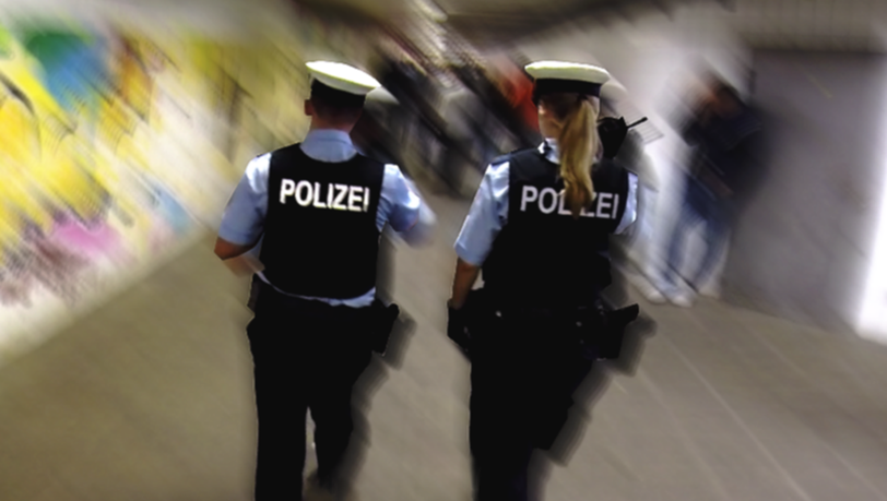 Auch als die Polizisten an der Haltestelle eintrafen, konnte sich der 16-jährige Junge nicht beruhigen. Innerhalb einer Stunde wurde er fünfmal angezeigt. (Symbolfoto) Auch als die Polizisten an der Haltestelle eintrafen, konnte sich der 16-jährige Junge nicht beruhigen. Innerhalb einer Stunde wurde er fünfmal angezeigt. (Symbolfoto)