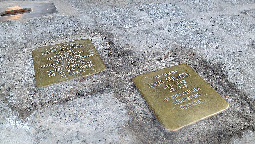 Bislang gibt es in Augsburg nur die Stolpersteine für die NS-Opfer Hans und Anna Adlhoch – und das auf privatem Grund. Bislang gibt es in Augsburg nur die Stolpersteine für die NS-Opfer Hans und Anna Adlhoch – und das auf privatem Grund.