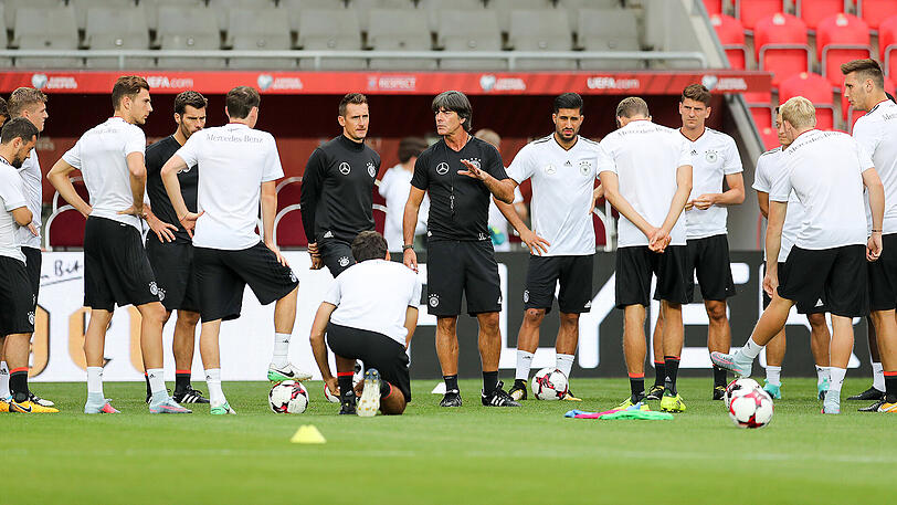 Bundestrainer Joachim Löw erwartet "den härtesten Konkurrenzkampf, den wir je erlebt haben" - und muss mehr als eine ganze Elf enttäuschen.