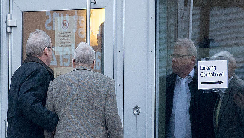 Ein früherer Wachmann in Auschwitz soll 170.000-fach Mordbeihilfe geleistet haben. Ein früherer Wachmann in Auschwitz soll 170.000-fach Mordbeihilfe geleistet haben.