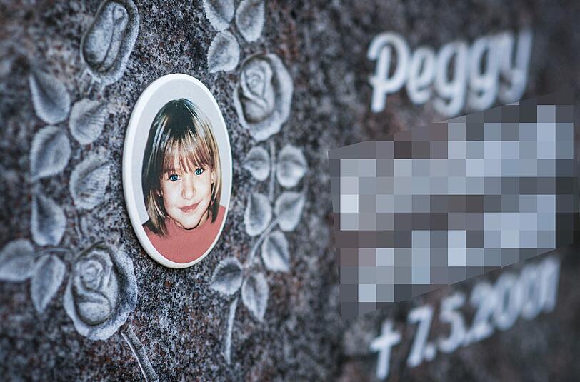 Auf dem Friedhof von Nordhalben (Oberfranken) hat Peggys Mutter vor Jahren einen Gedenkstein für die Tochter aufstellen lassen.