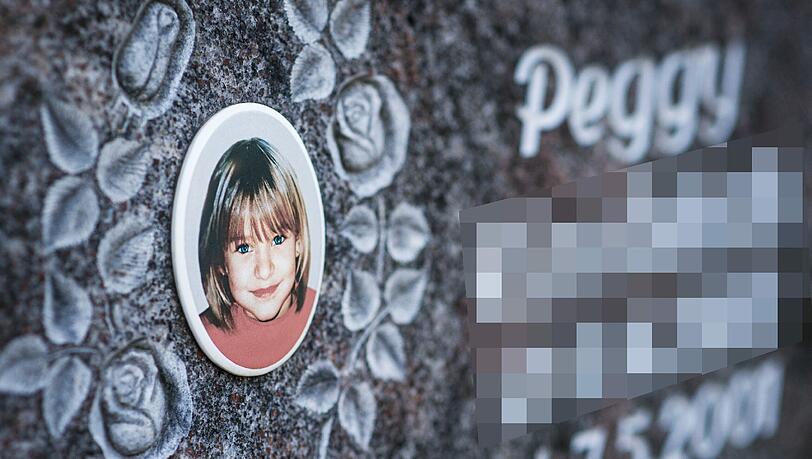 Auf dem Friedhof von Nordhalben (Oberfranken) hat Peggys Mutter vor Jahren einen Gedenkstein für die Tochter aufstellen lassen. Auf dem Friedhof von Nordhalben (Oberfranken) hat Peggys Mutter vor Jahren einen Gedenkstein für die Tochter aufstellen lassen.
