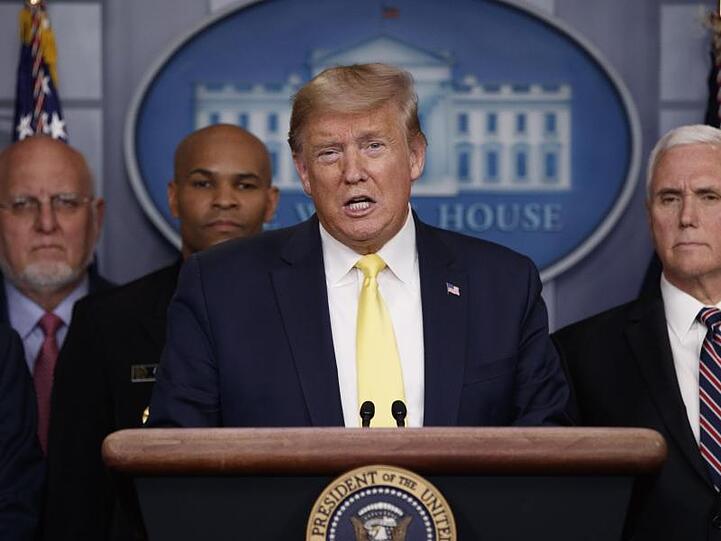 Donald Trump möchte über Lohnsteuererleichterungen sowie über Kredite für Kleinunternehmen reden.